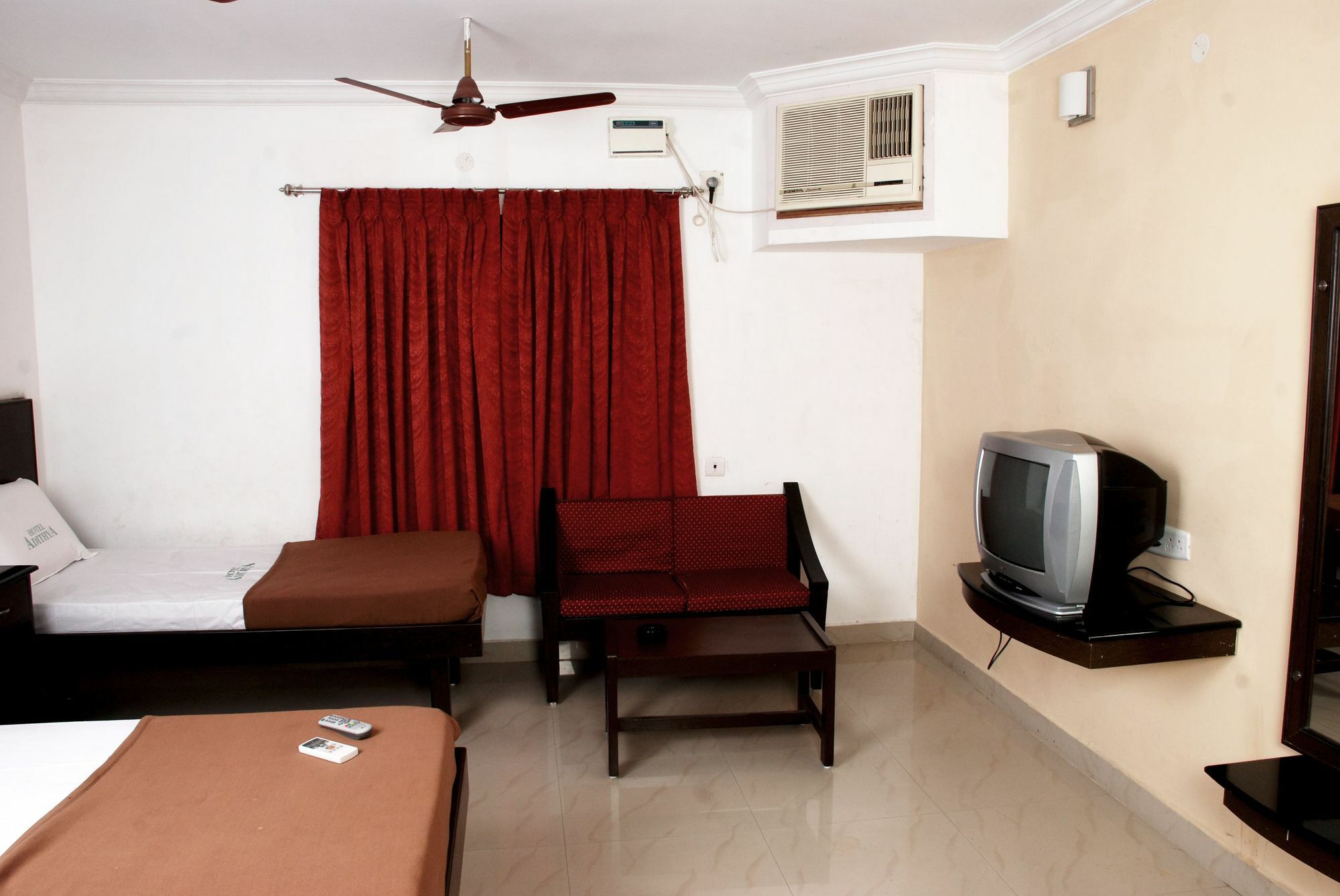 Hotel Adithya Chennai Luaran gambar